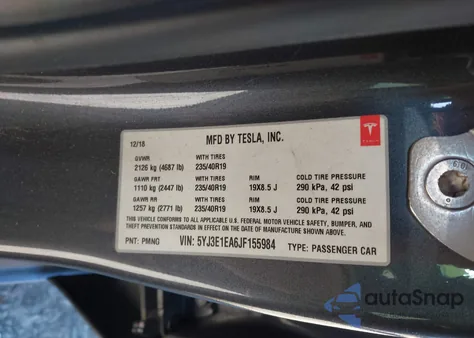 2018 Tesla Model 3 Long Range/Mid Range z USA, uszkodzony, nr VIN 5YJ3E1EA6JF155984